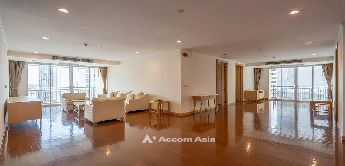 Pet friendly |  3 Bedrooms  Apartment For Rent in Sukhumvit, Bangkok  near BTS Phrom Phong (AA12700)