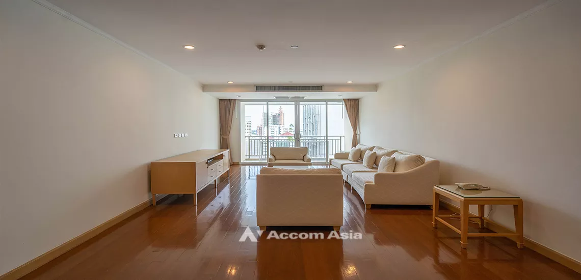 Pet friendly |  3 Bedrooms  Apartment For Rent in Sukhumvit, Bangkok  near BTS Phrom Phong (AA12700)