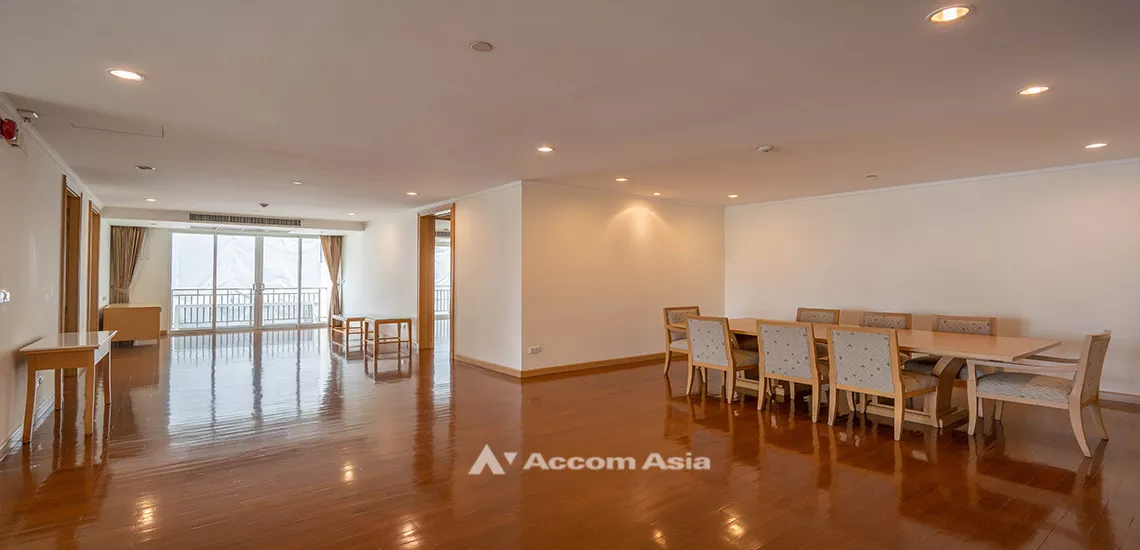 Pet friendly |  3 Bedrooms  Apartment For Rent in Sukhumvit, Bangkok  near BTS Phrom Phong (AA12700)