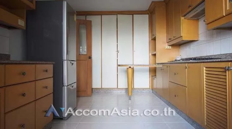  3 Bedrooms  Condominium For Rent in Sukhumvit, Bangkok  near BTS Phrom Phong (AA12736)