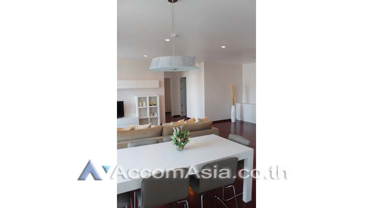  2 Bedrooms  Apartment For Rent in Sukhumvit, Bangkok  near BTS Phrom Phong (AA12835)