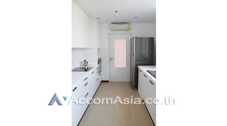  2 Bedrooms  Apartment For Rent in Sukhumvit, Bangkok  near BTS Phrom Phong (AA12835)