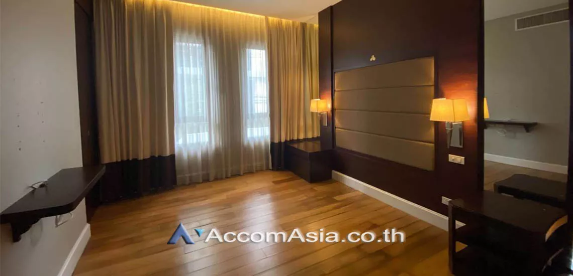  1 Bedroom  Condominium For Sale in Sukhumvit, Bangkok  near BTS Phrom Phong (AA12843)