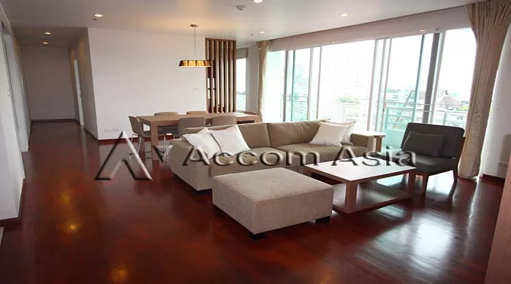  3 Bedrooms  Apartment For Rent in Sukhumvit, Bangkok  near BTS Phrom Phong (AA12916)