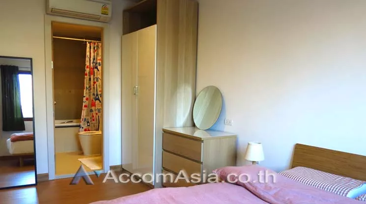  1 Bedroom  Condominium For Rent in Ploenchit, Bangkok  near BTS Ploenchit (AA12925)