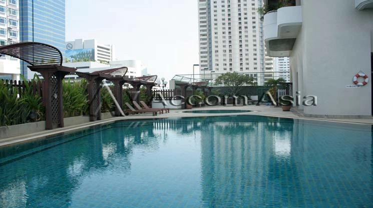  4 Bedrooms  Condominium For Rent in Sukhumvit, Bangkok  near BTS Nana (AA13024)