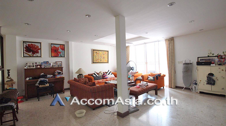  3 Bedrooms  House For Rent in Sukhumvit, Bangkok  near BTS Phrom Phong (AA13094)