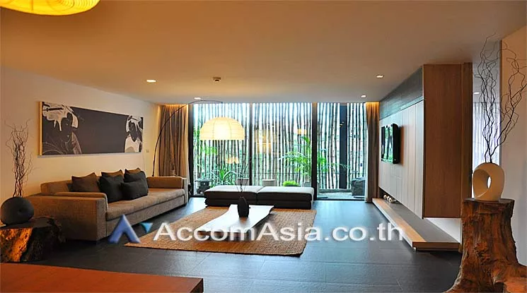  2 Bedrooms  Apartment For Rent in Sukhumvit, Bangkok  near BTS Ekkamai (AA13119)