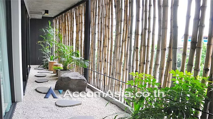  2 Bedrooms  Apartment For Rent in Sukhumvit, Bangkok  near BTS Ekkamai (AA13119)