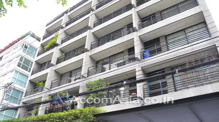  1 Bedroom  Condominium For Sale in Ploenchit, Bangkok  near BTS Ratchadamri (AA13209)