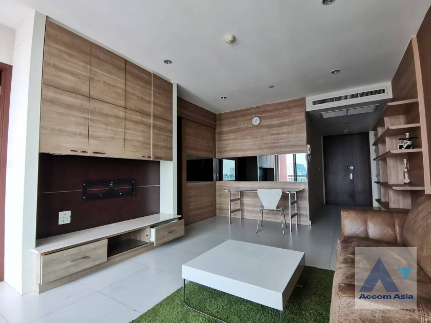  1 Bedroom  Condominium For Rent & Sale in Phaholyothin, Bangkok  near BTS Chitlom (AA13248)