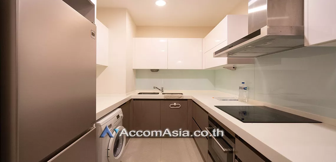  2 Bedrooms  Condominium For Rent in Ploenchit, Bangkok  near BTS Chitlom (AA13390)