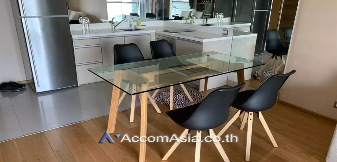  2 Bedrooms  Condominium For Rent in Silom, Bangkok  near BTS Chong Nonsi (AA13410)