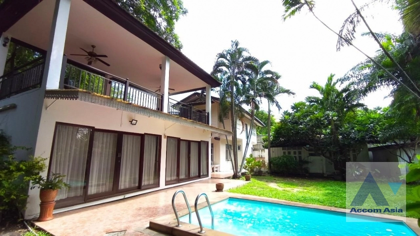 Home Office, Private Swimming Pool, Pet friendly |  2 Bedrooms  House For Rent & Sale in Phaholyothin, Bangkok  near BTS Ari (AA13424)