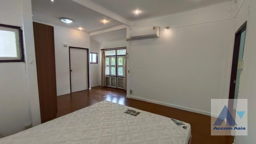 16  2 br House for rent and sale in phaholyothin ,Bangkok BTS Ari AA13424