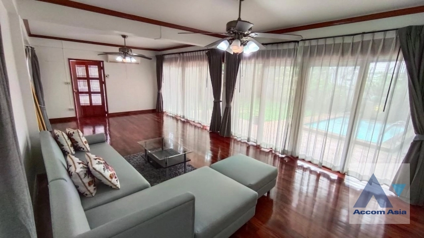 13  2 br House for rent and sale in phaholyothin ,Bangkok BTS Ari AA13424