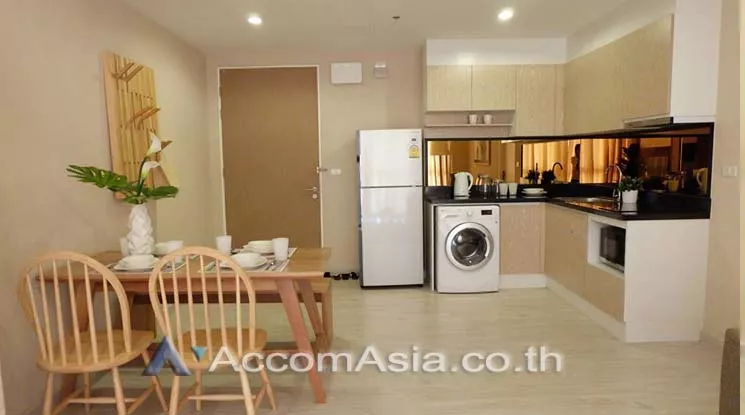  1 Bedroom  Condominium For Rent in Sukhumvit, Bangkok  near BTS Ekkamai (AA13457)