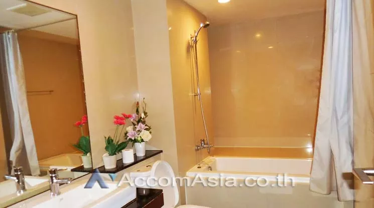  1 Bedroom  Condominium For Rent in Sukhumvit, Bangkok  near BTS Phrom Phong (AA13493)