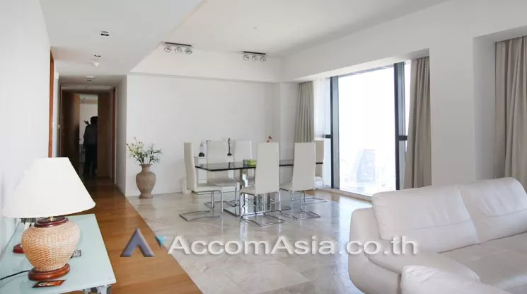  3 Bedrooms  Condominium For Rent in Sathorn, Bangkok  near BTS Chong Nonsi - MRT Lumphini (AA13551)