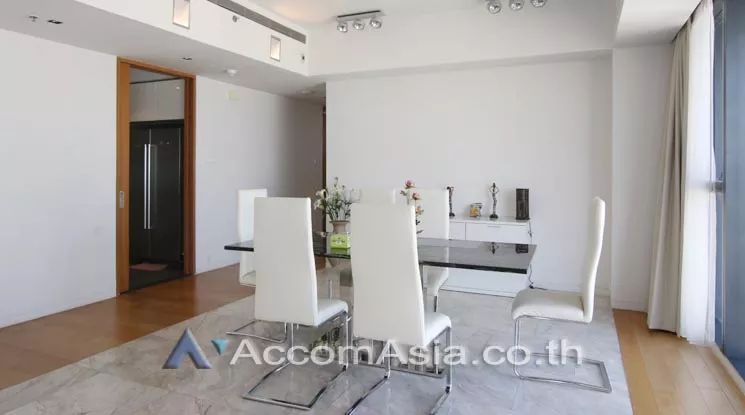  3 Bedrooms  Condominium For Rent in Sathorn, Bangkok  near BTS Chong Nonsi - MRT Lumphini (AA13551)