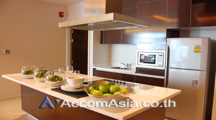 Big Balcony |  3 Bedrooms  Apartment For Rent in Sukhumvit, Bangkok  near BTS Thong Lo (AA13649)