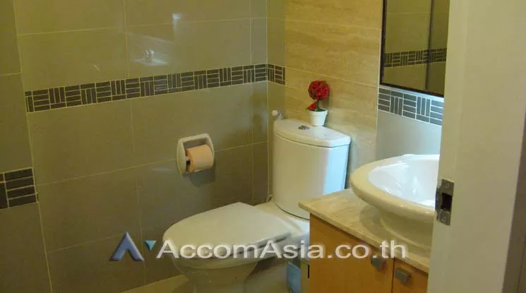  2 Bedrooms  Condominium For Rent in Sukhumvit, Bangkok  near BTS On Nut (AA13703)