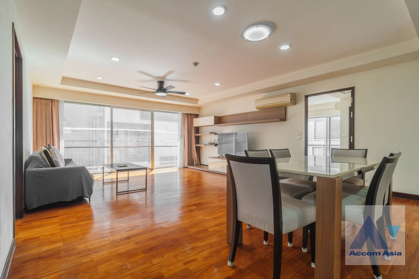 Big Balcony |  3 Bedrooms  Apartment For Rent in Sukhumvit, Bangkok  near BTS Asok - MRT Sukhumvit (AA13733)