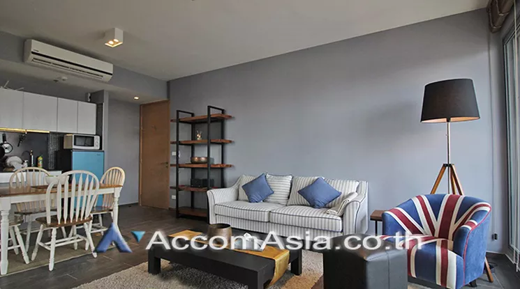  2 Bedrooms  Condominium For Rent in Sukhumvit, Bangkok  near BTS Ekkamai (AA13910)