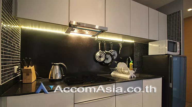  2 Bedrooms  Condominium For Rent in Sukhumvit, Bangkok  near BTS Ekkamai (AA13910)