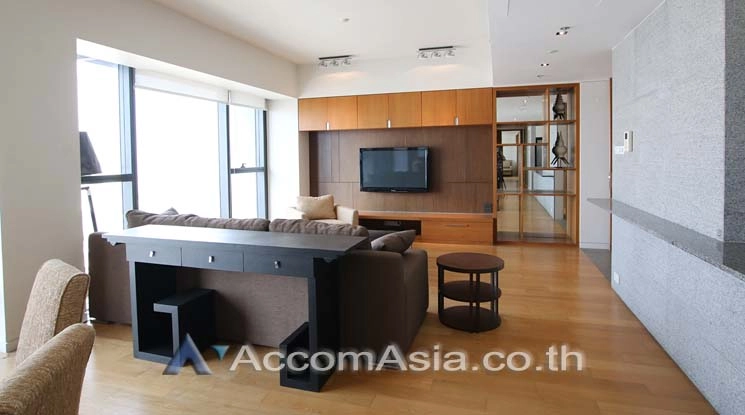  3 Bedrooms  Condominium For Rent in Sathorn, Bangkok  near BTS Chong Nonsi - MRT Lumphini (AA13934)