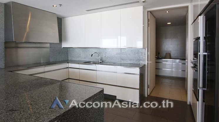  3 Bedrooms  Condominium For Rent in Sathorn, Bangkok  near BTS Chong Nonsi - MRT Lumphini (AA13934)