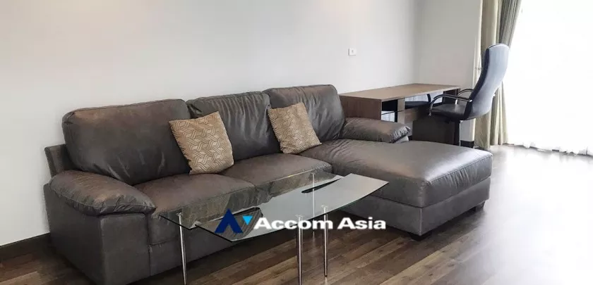  2 Bedrooms  Condominium For Rent in Ploenchit, Bangkok  near BTS Ratchadamri (AA14011)