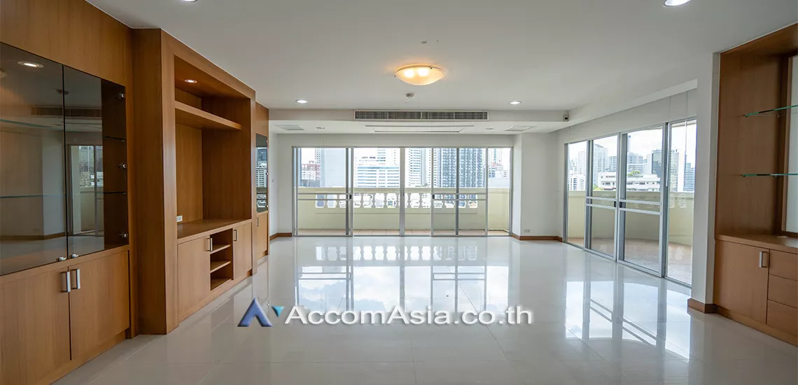  3 Bedrooms  Apartment For Rent in Sukhumvit, Bangkok  near BTS Phrom Phong (AA14075)