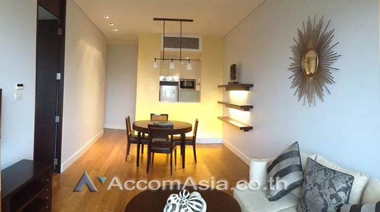  1 Bedroom  Condominium For Sale in Sukhumvit, Bangkok  near BTS Phrom Phong (AA14116)