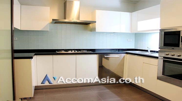 Pet friendly |  3 Bedrooms  Apartment For Rent in Sukhumvit, Bangkok  near BTS Thong Lo (AA14180)