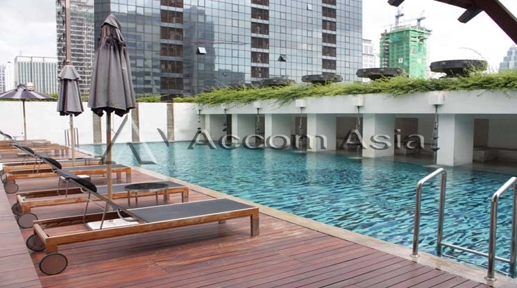  2 Bedrooms  Condominium For Rent in Ploenchit, Bangkok  near BTS Ploenchit (AA14213)