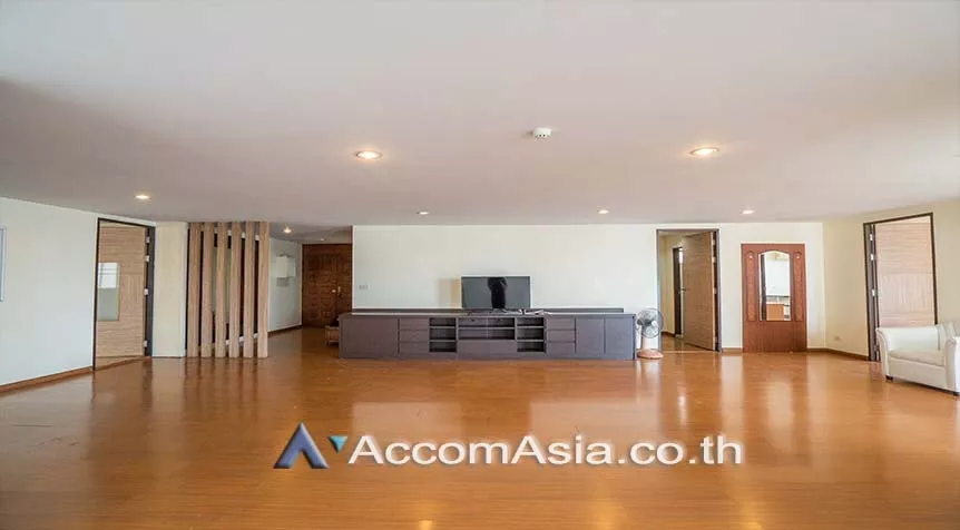  3 Bedrooms  Condominium For Rent in Sukhumvit, Bangkok  near BTS Ekkamai (AA14348)