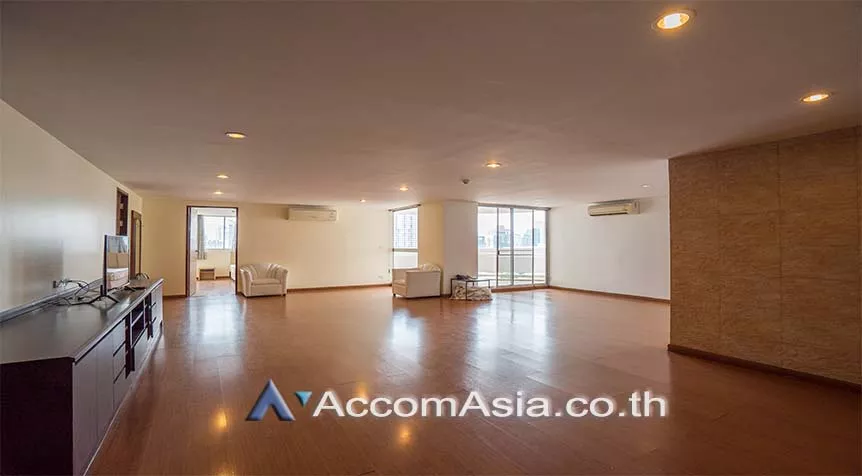  3 Bedrooms  Condominium For Rent in Sukhumvit, Bangkok  near BTS Ekkamai (AA14348)