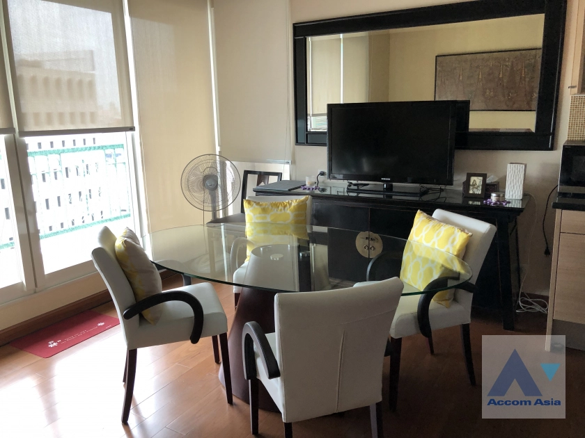  2 Bedrooms  Condominium For Rent in Ploenchit, Bangkok  near BTS Chitlom (AA14361)