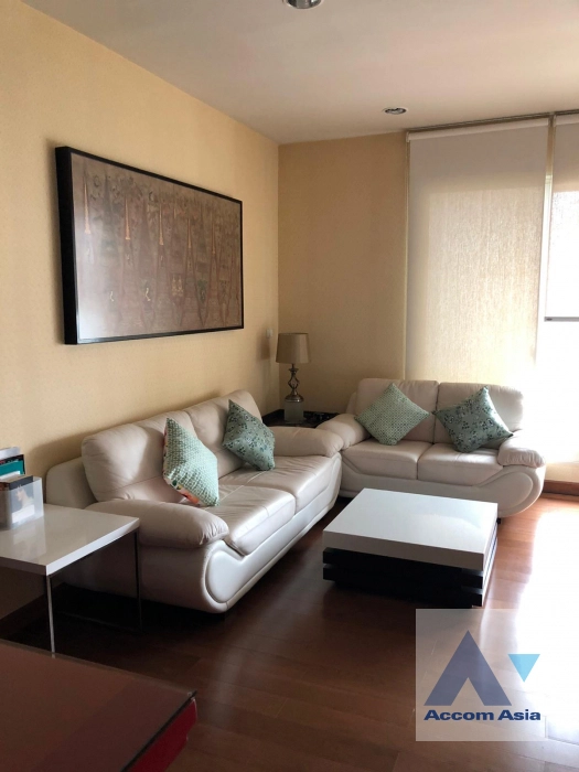  2 Bedrooms  Condominium For Rent in Ploenchit, Bangkok  near BTS Chitlom (AA14361)