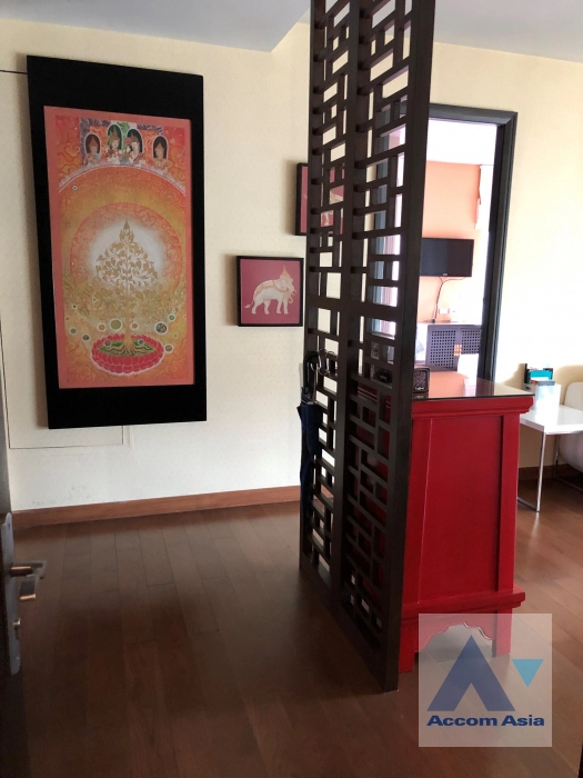  2 Bedrooms  Condominium For Rent in Ploenchit, Bangkok  near BTS Chitlom (AA14361)