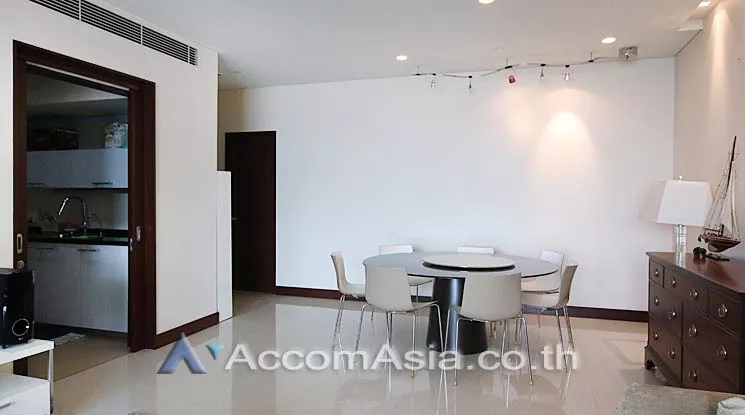  2 Bedrooms  Condominium For Rent in Ploenchit, Bangkok  near BTS Chitlom (AA14373)