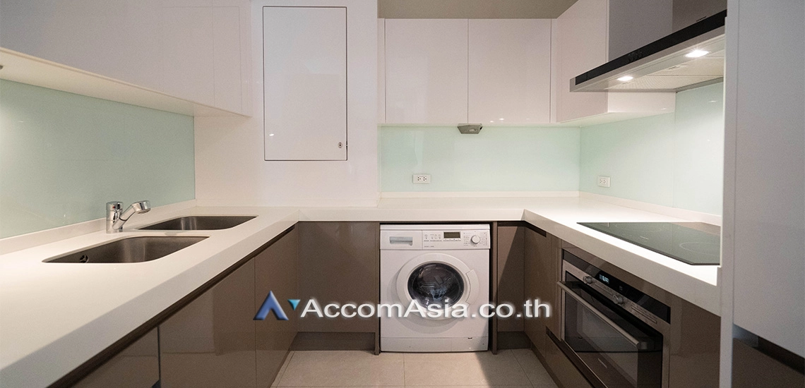  2 Bedrooms  Condominium For Rent in Ploenchit, Bangkok  near BTS Chitlom (AA14380)