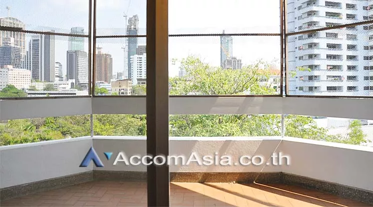 Pet friendly |  3 Bedrooms  Apartment For Rent in Sukhumvit, Bangkok  near BTS Phrom Phong (AA14399)