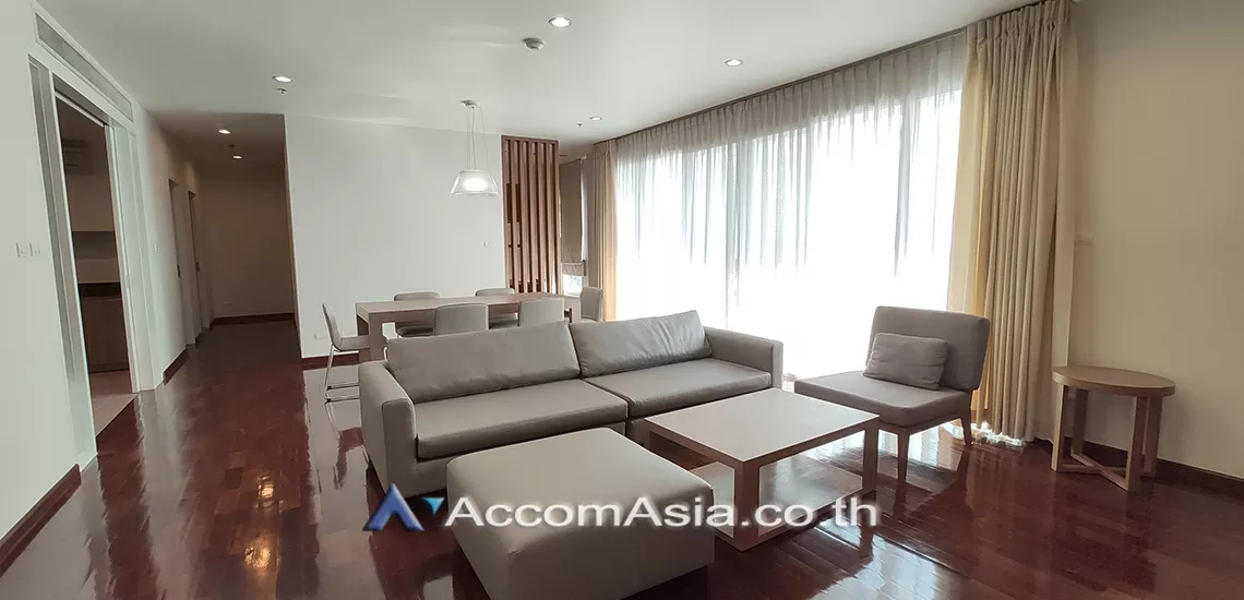  3 Bedrooms  Apartment For Rent in Sukhumvit, Bangkok  near BTS Phrom Phong (AA14420)