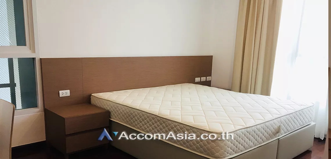  3 Bedrooms  Apartment For Rent in Sukhumvit, Bangkok  near BTS Phrom Phong (AA14420)