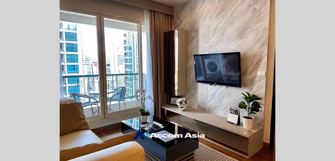  2 Bedrooms  Condominium For Rent in Ploenchit, Bangkok  near BTS Chitlom (AA14535)