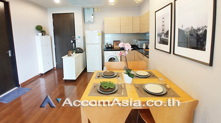  2 Bedrooms  Condominium For Rent in Ploenchit, Bangkok  near BTS Chitlom (AA14537)