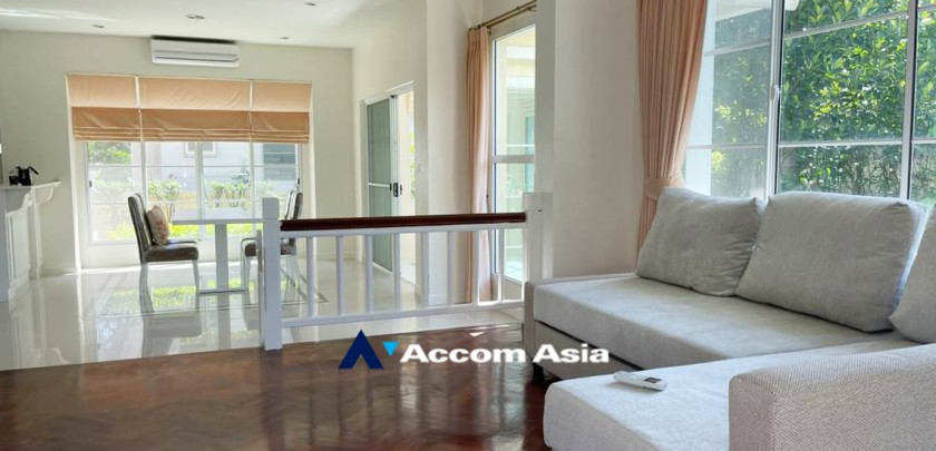  3 Bedrooms  House For Sale in Pattanakarn, Bangkok  near ARL Ban Thap Chang (AA14636)