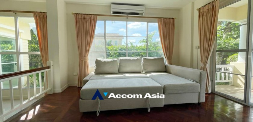  3 Bedrooms  House For Sale in Pattanakarn, Bangkok  near ARL Ban Thap Chang (AA14636)